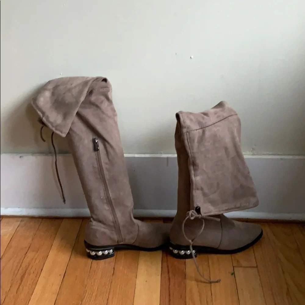 Catherine Malandrino grey suede boots shoe